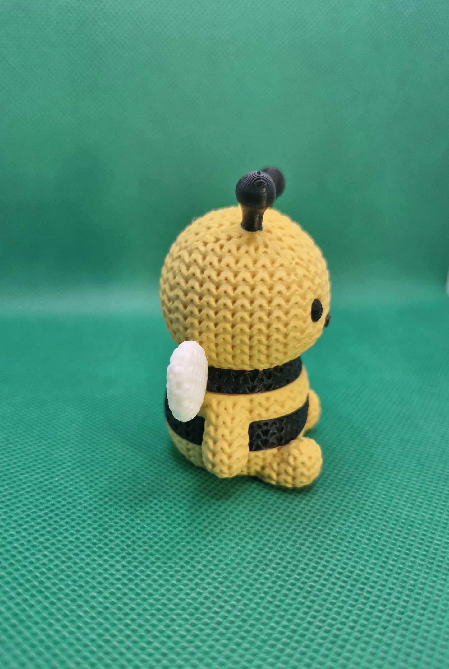 Knitted-Style Bumble Bee Figurine | 3D Printed Gift for Bee Lovers