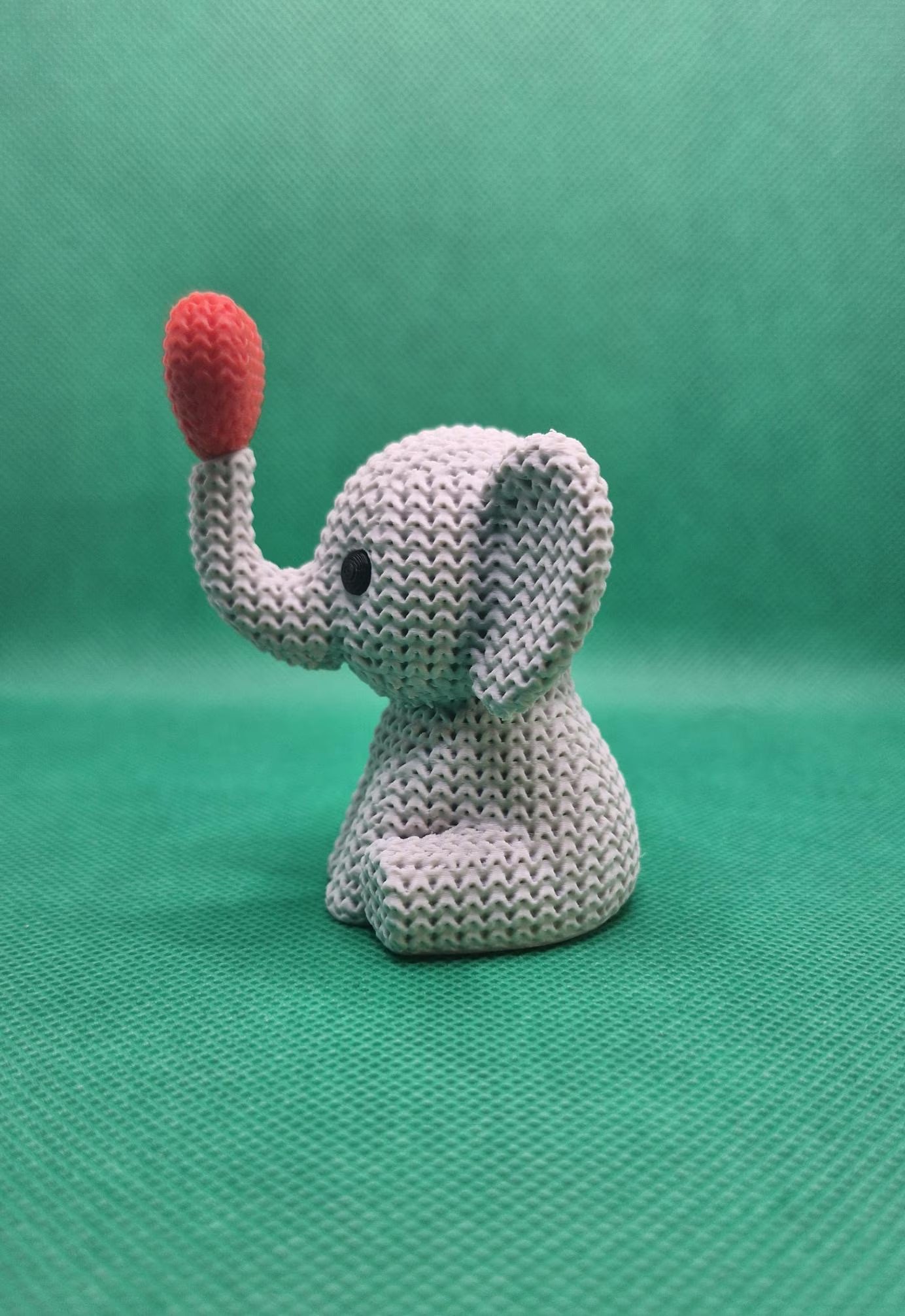 Knitted-Style Elephant Figurine with Heart | 3D Printed Gift for Animal Lovers