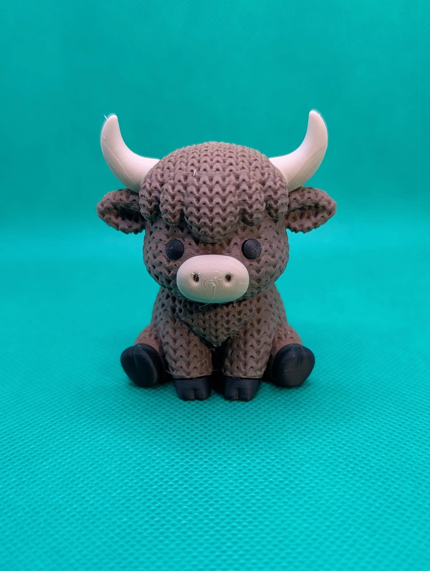 Knitted-Style Highland Cow Figurine | 3D Printed Gift for Animal Lovers