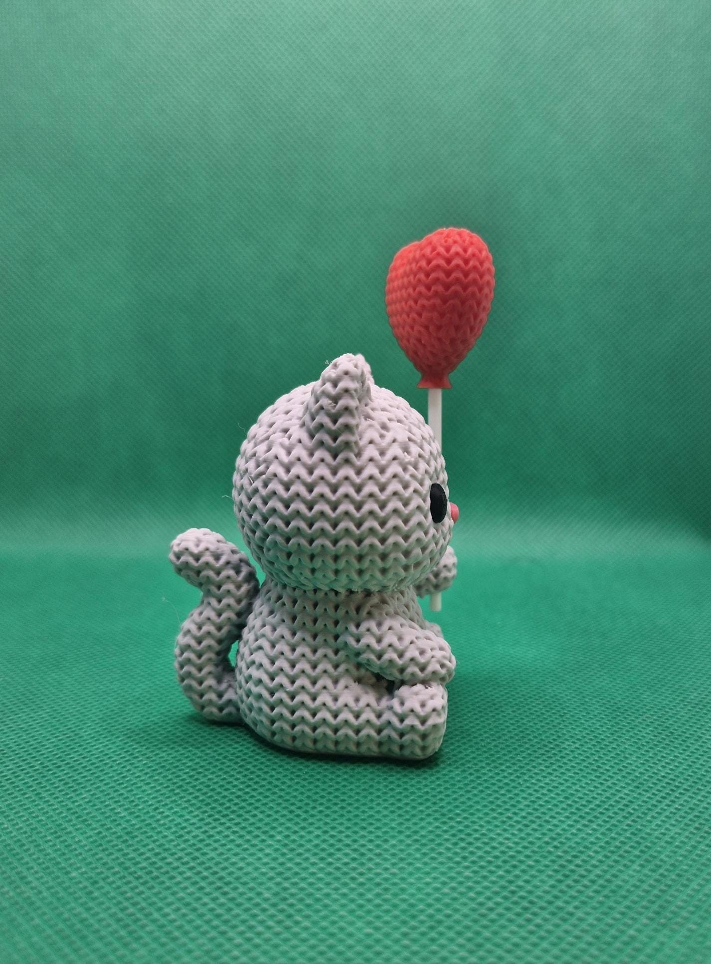 Knitted-Style Cat Figurine Holding a Heart | 3D Printed Gift for Cat Lovers