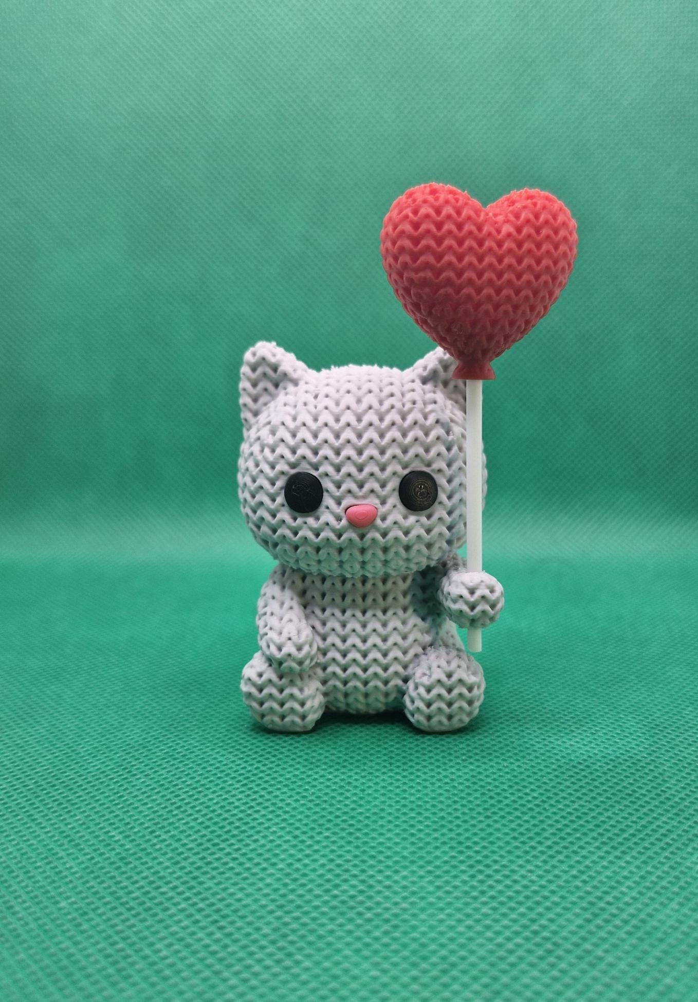 Knitted-Style Cat Figurine Holding a Heart | 3D Printed Gift for Cat Lovers