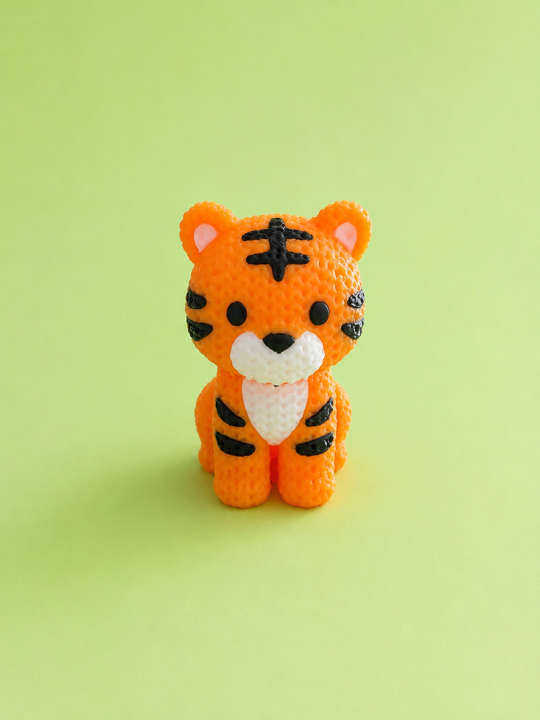 Knitted Tiger Figurine – Adorable Animal Ornament